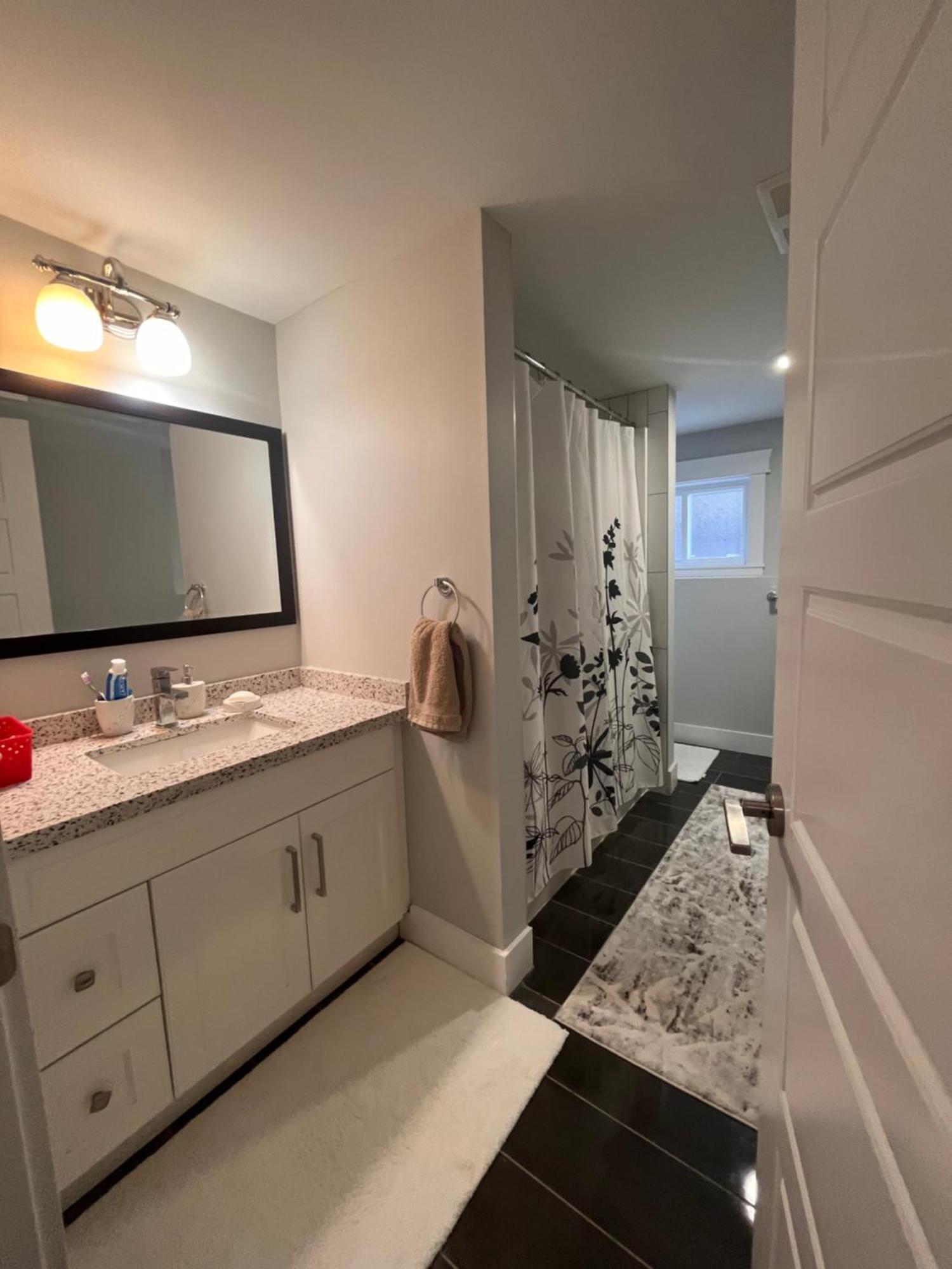 2 Bedroom Suite With Full Kitchen Revelstoke Eksteriør billede