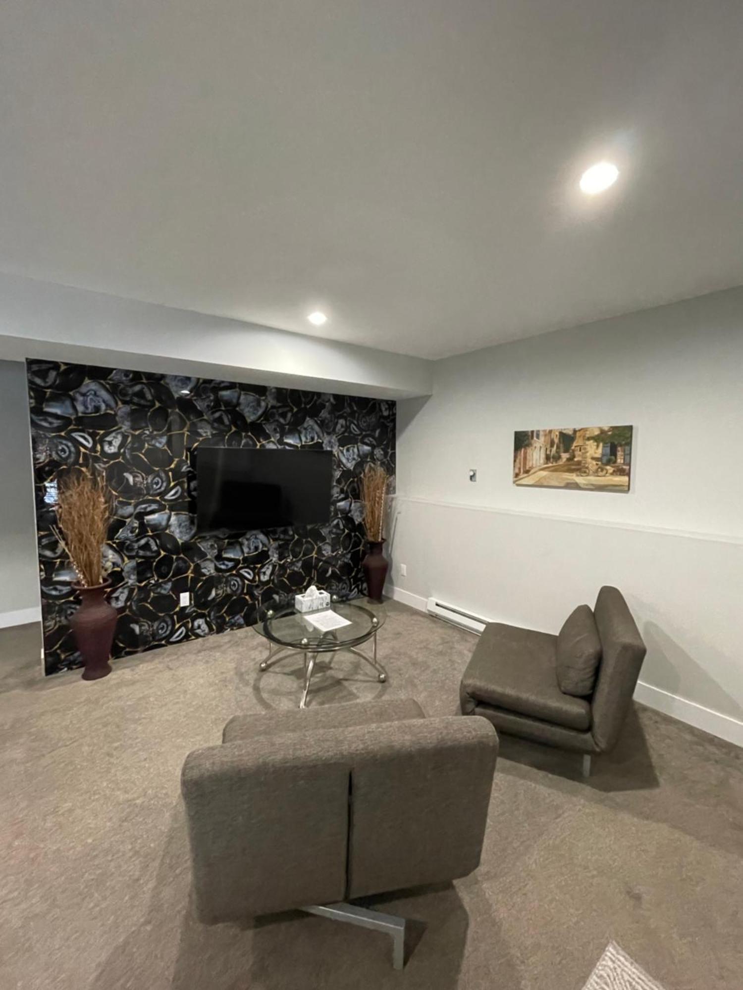 2 Bedroom Suite With Full Kitchen Revelstoke Eksteriør billede