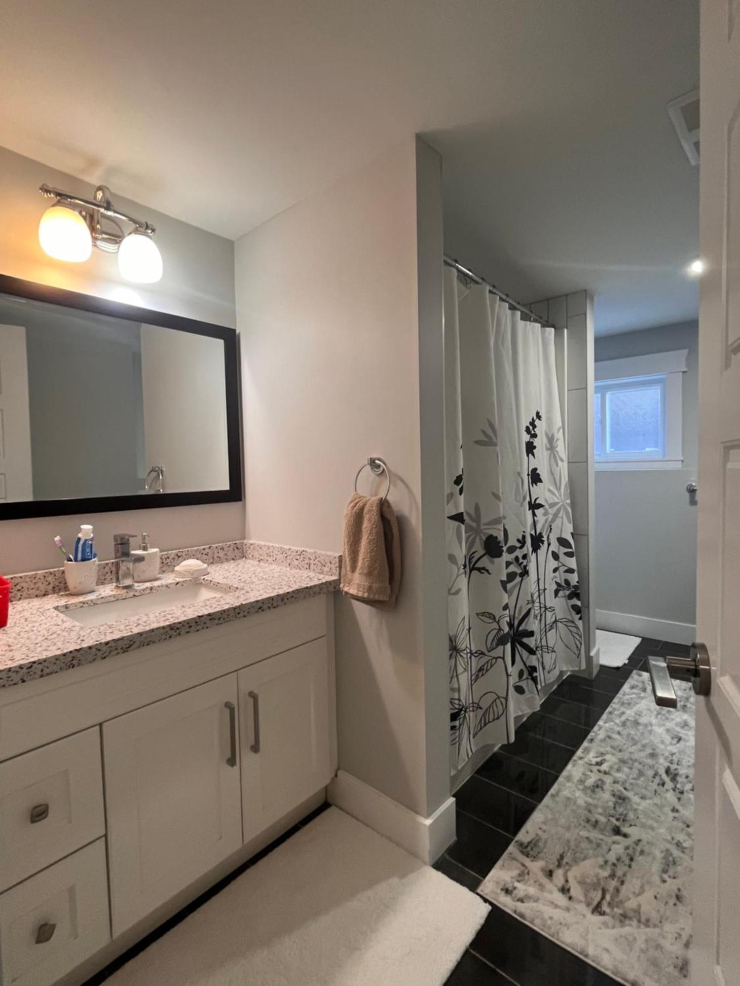 2 Bedroom Suite With Full Kitchen Revelstoke Eksteriør billede
