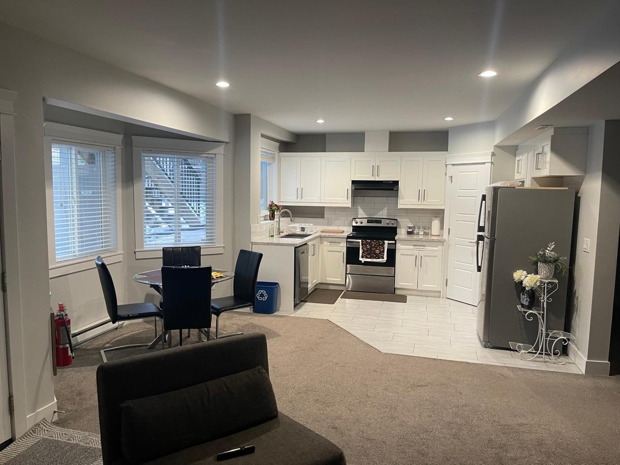 2 Bedroom Suite With Full Kitchen Revelstoke Eksteriør billede