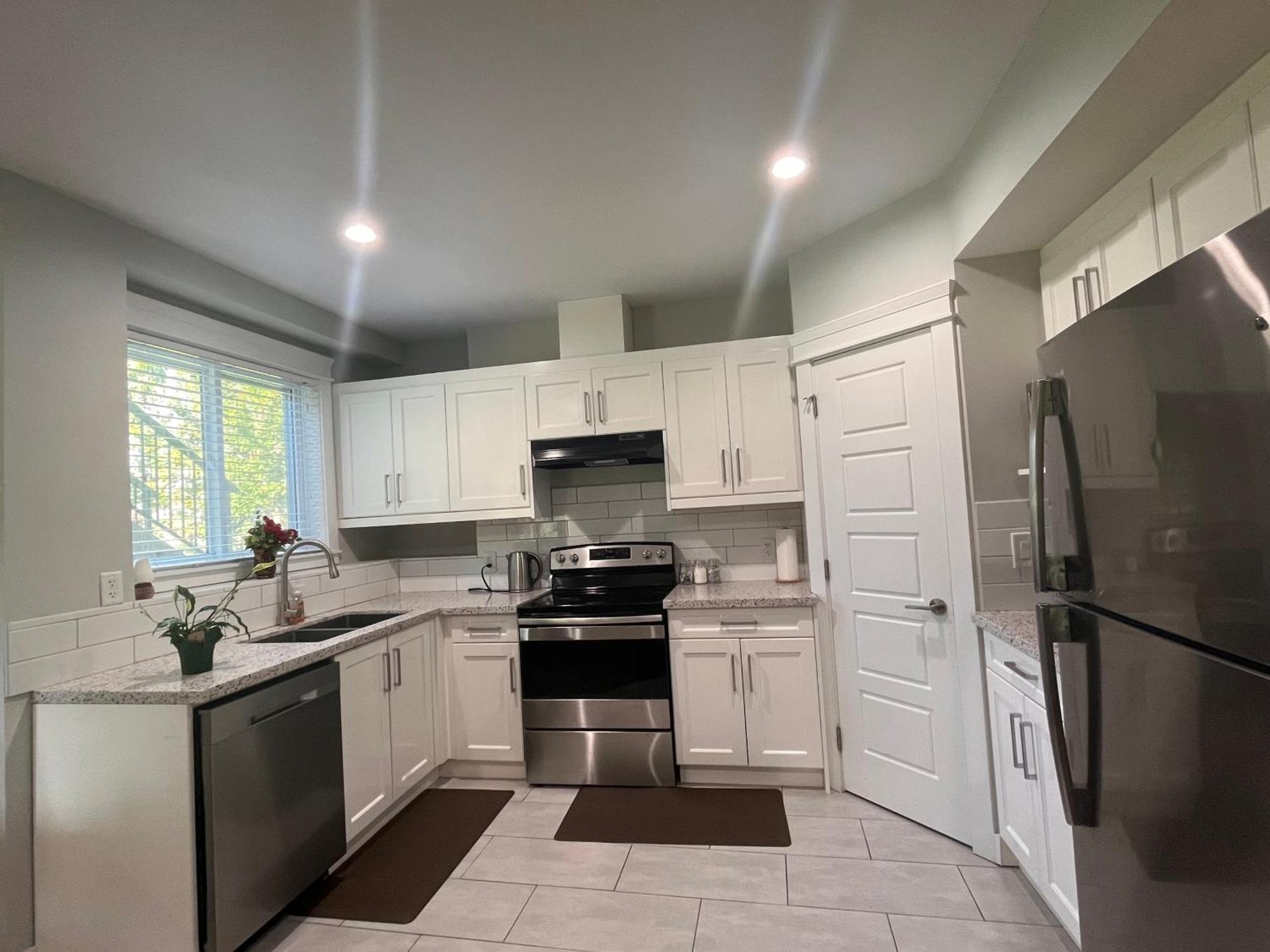 2 Bedroom Suite With Full Kitchen Revelstoke Eksteriør billede