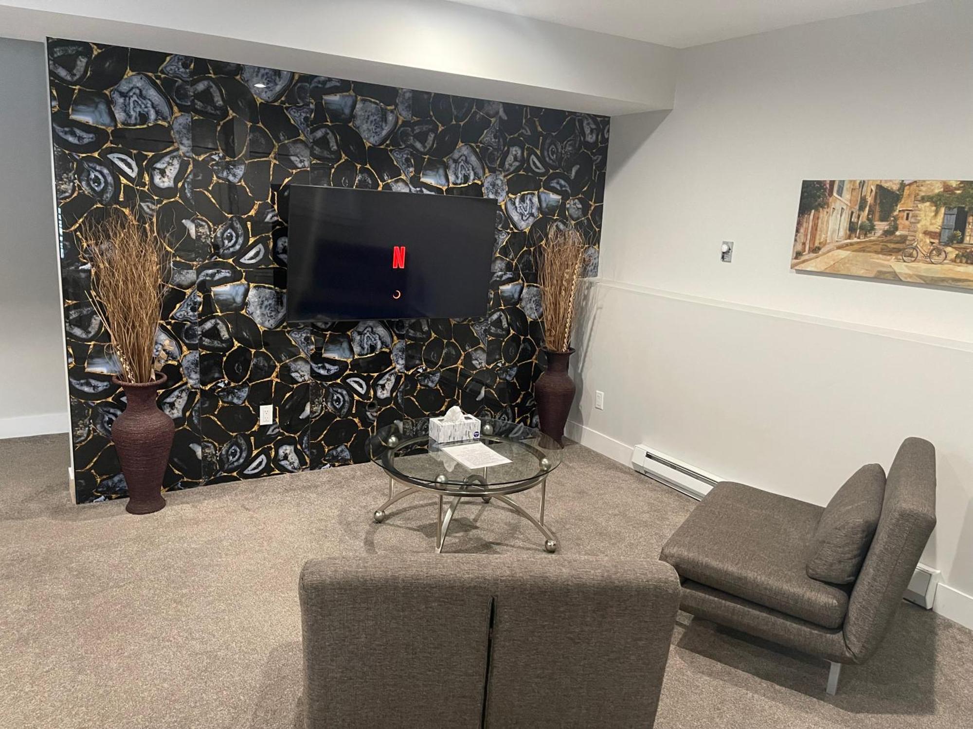 2 Bedroom Suite With Full Kitchen Revelstoke Eksteriør billede