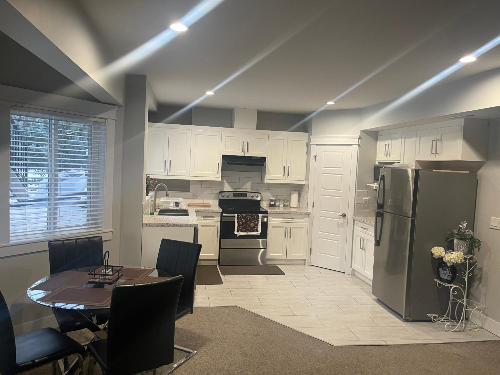 2 Bedroom Suite With Full Kitchen Revelstoke Eksteriør billede